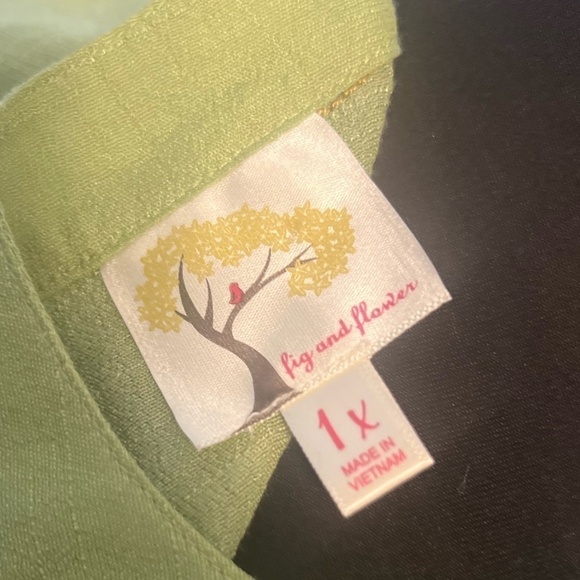 Fig & Flower Green Floral Embroidered 1x Rolled Sleeve Button Front Blouse - Picture 5 of 5